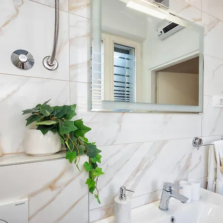 Elegant 2 Bedroom Retreat Center * Σπλιτ