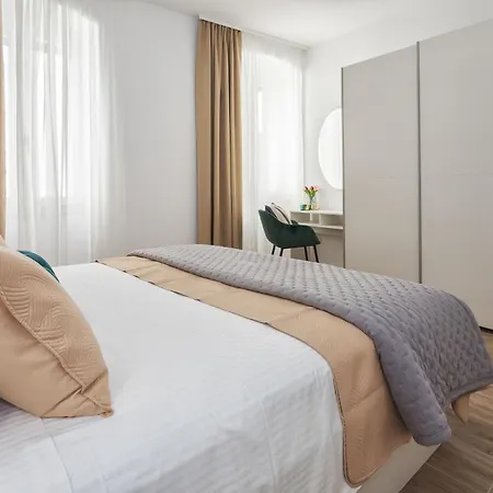 Central Split - Spacious 2Br - 2 King Beds Daire