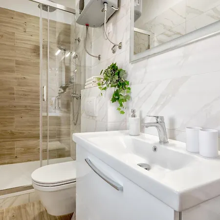 Апартаменты Elegant 2 Bedroom Retreat Center Сплит