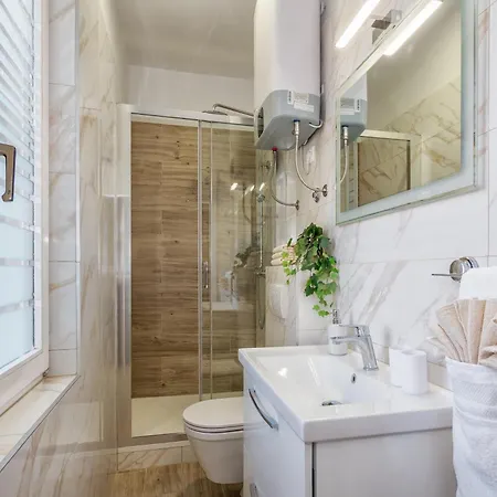 Daire Central Split - Spacious 2Br - 2 King Beds *