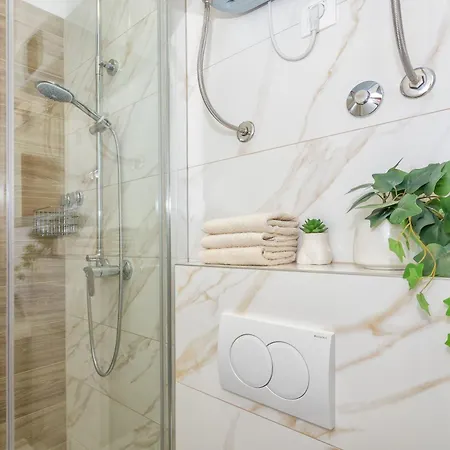 Daire Central Split - Spacious 2Br - 2 King Beds Split