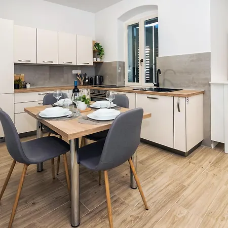 Апартаменты Elegant 2 Bedroom Retreat Center *