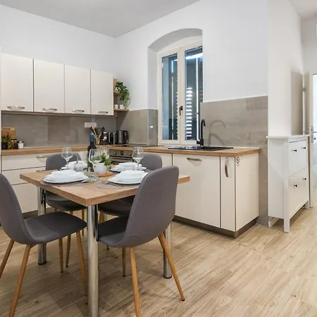 Elegant 2 Bedroom Retreat Center Daire Split