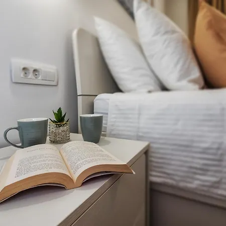 Апартаменты Elegant 2 Bedroom Retreat Center Сплит