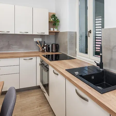 Central Split - Spacious 2Br - 2 King Beds Split