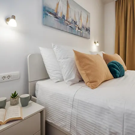 Central Split - Spacious 2Br - 2 King Beds Daire
