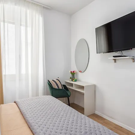 Central Split - Spacious 2Br - 2 King Beds Daire